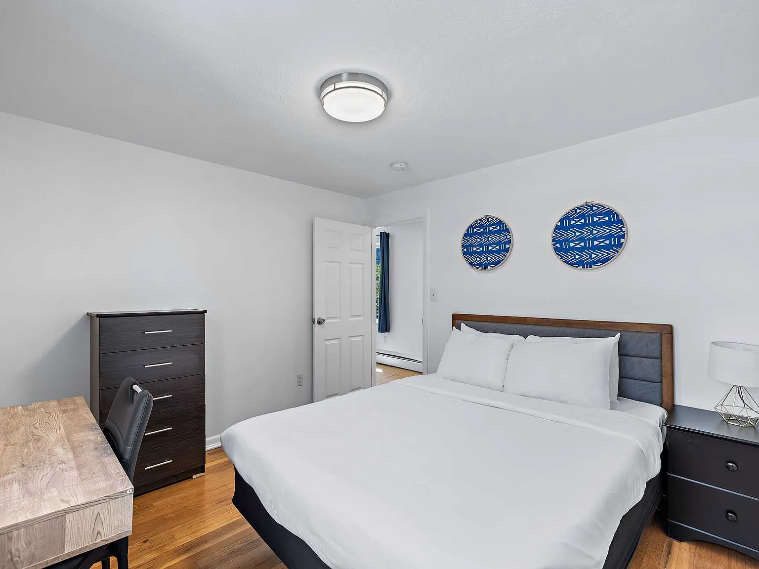 3 bed, $4,300 — Photo 4