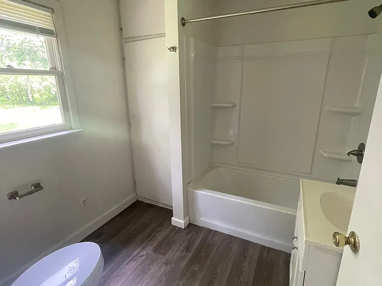 1064 S Central Ave — Photo 5