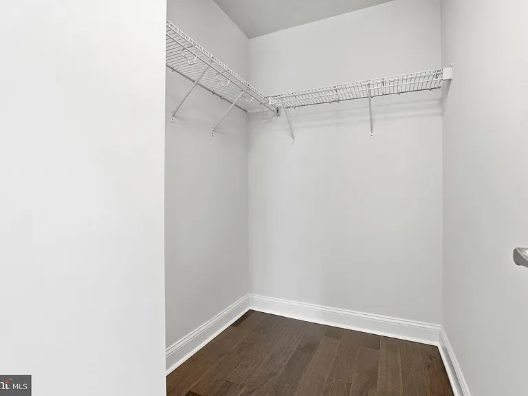 7140 Banbury Dr — Photo 33