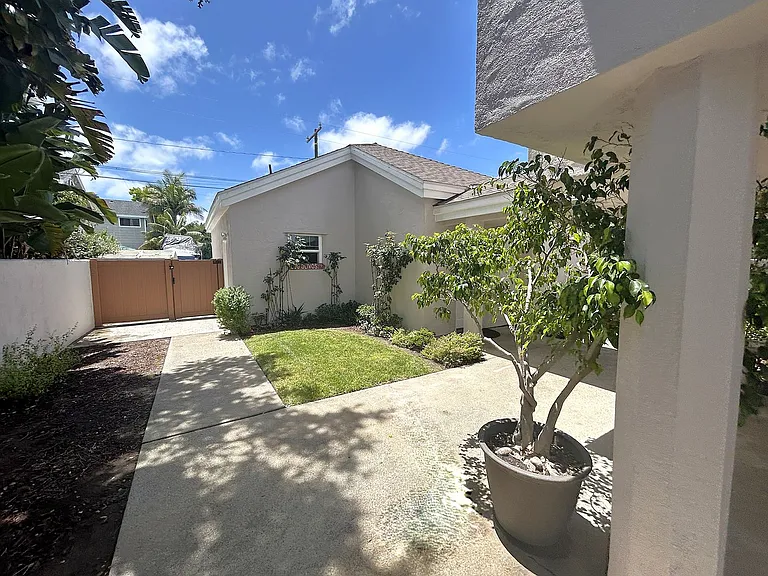1938 Westminster Ave — Photo 43