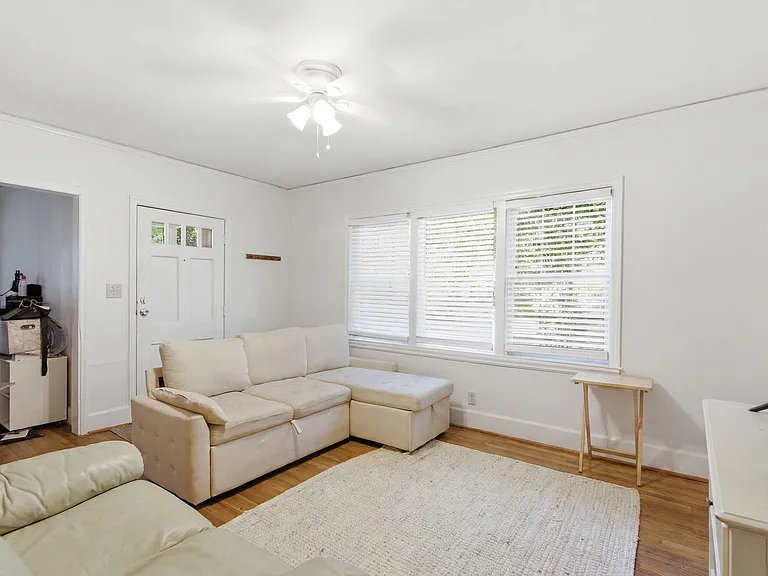 1470 Beatie Ave SW — Photo 2
