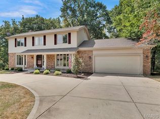 2022 Medicine Bow Dr, Ballwin, MO 63011