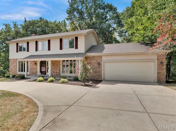 2022 Medicine Bow Dr, Ballwin, MO 63011