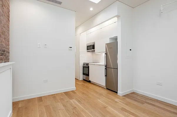 Rented by REAL New York | media 19