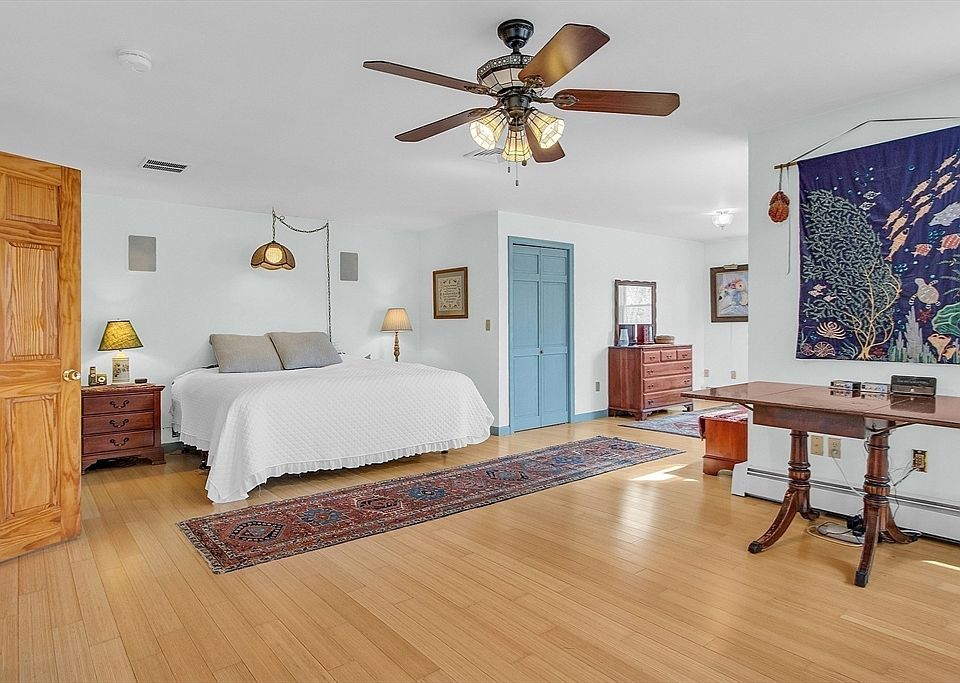 329 Highland St, Lunenburg, MA 01462 Zillow