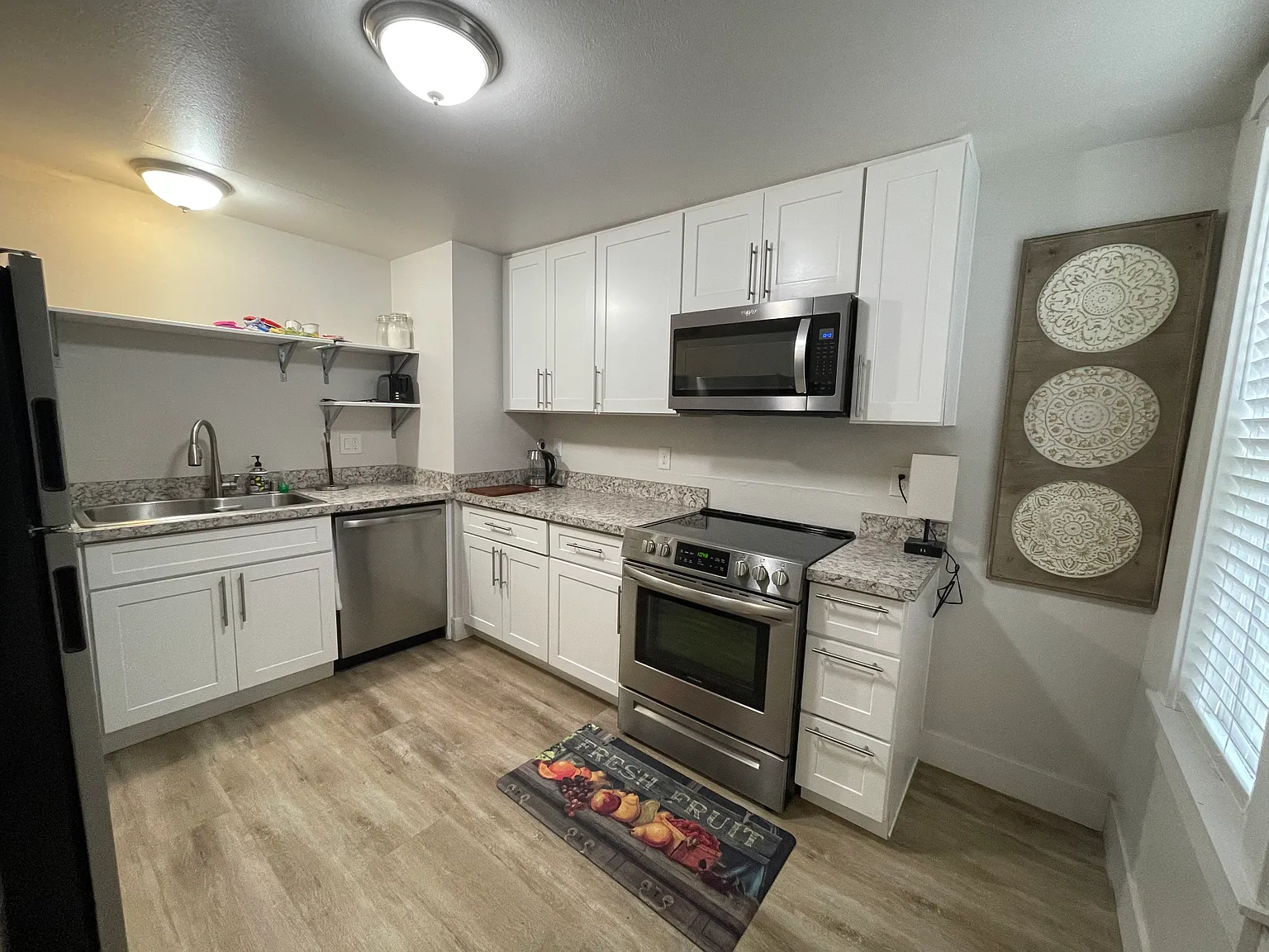 2 bed, 975 sqft, $3,000 — Photo 1