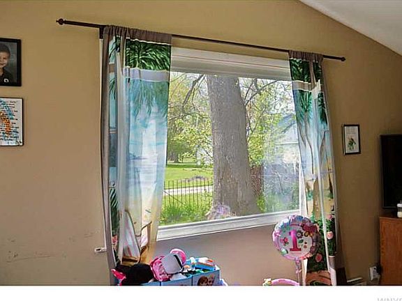 4th image of 246 W Sterling Ave