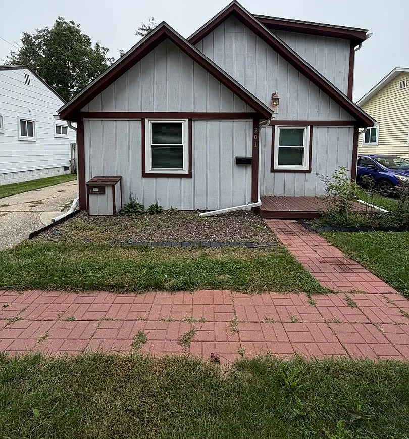 3 bedrooms with upper deck! — Photo 1