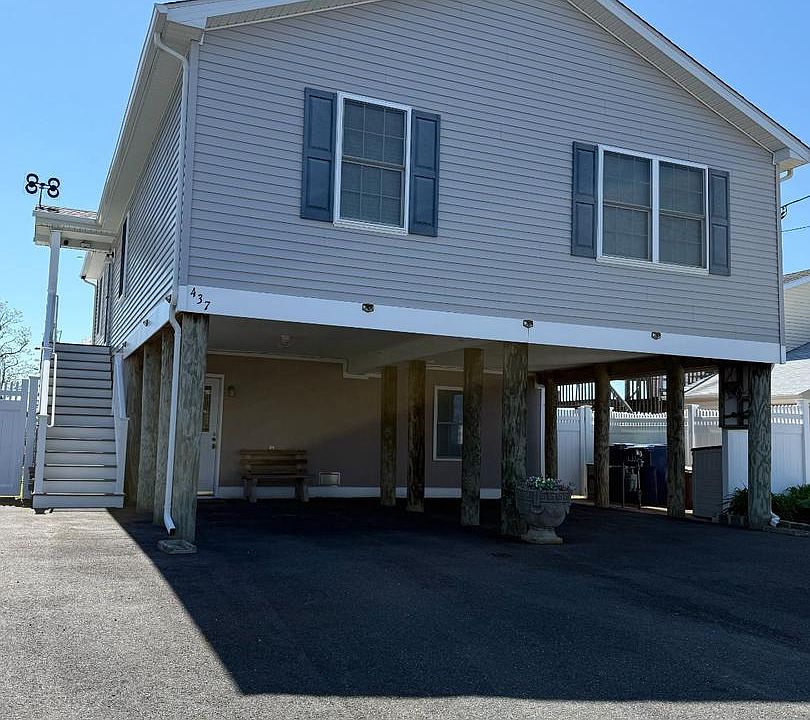 1st image of 437 Twin Lakes Blvd