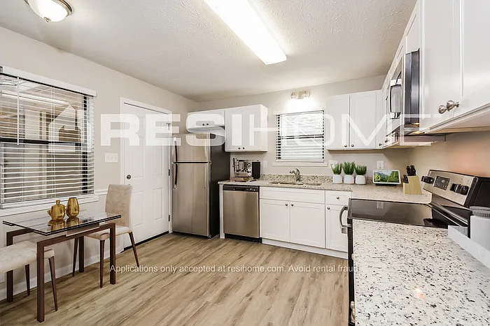 1710 Kimberly Dr SW — Photo 5