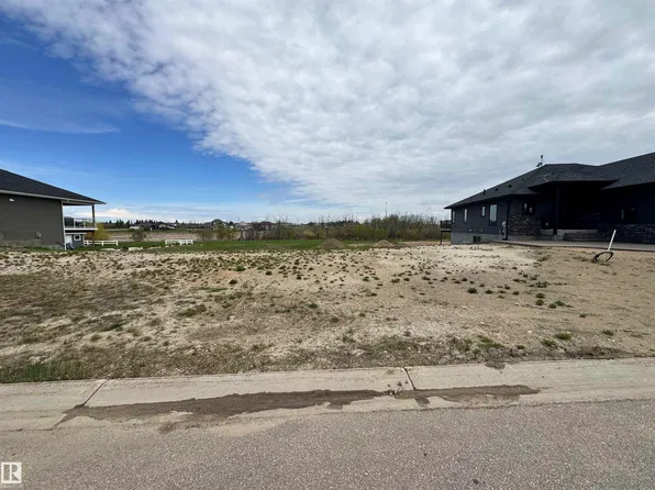 14 Whitetail Point E, Mundare, AB T0B 3H0