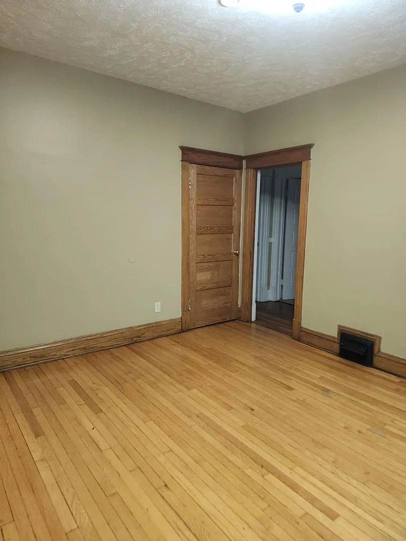 Three Bedroom Villa in Downtown Omaha! — Photo 4