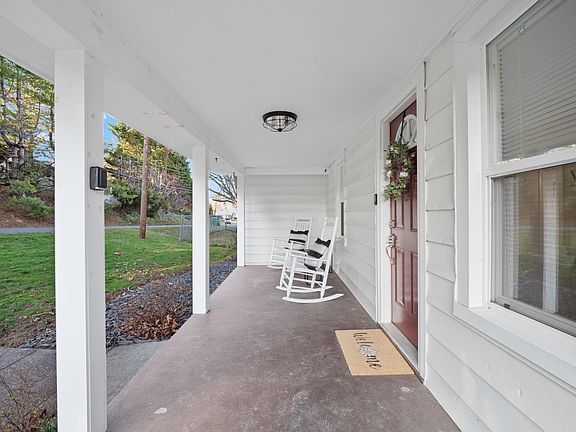 3rd image of 960 College St