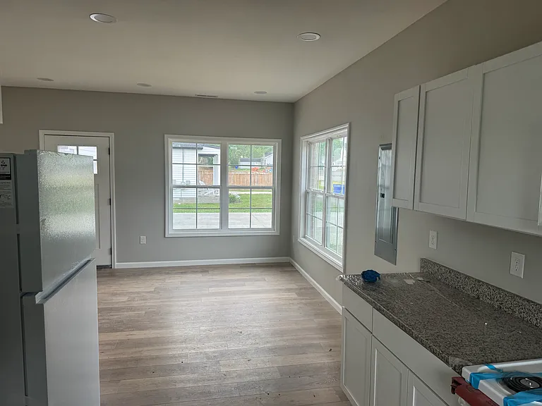 619 Mayes Ln — Photo 3