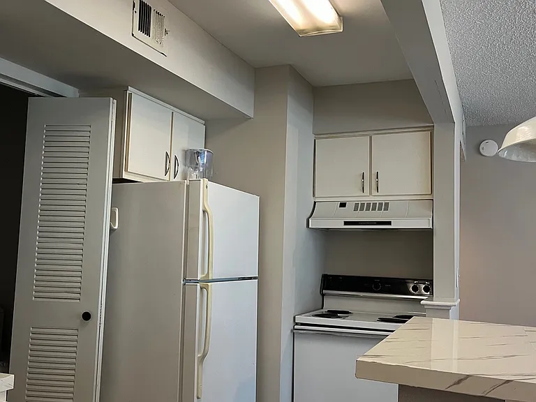 2601 SW Archer Rd — Photo 6