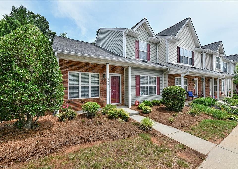 Beautiful corner unit!