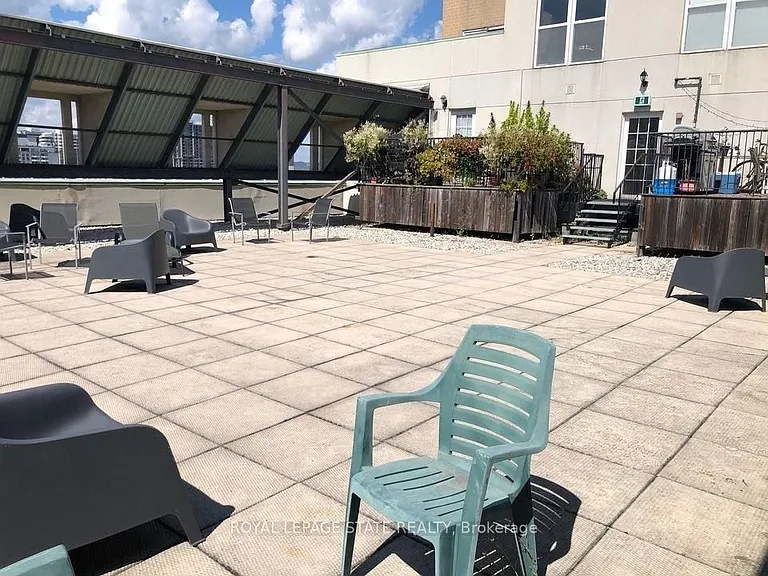 135 James St S #608 — Photo 33