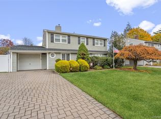 18 Bridle Lane, Hicksville, NY 11801