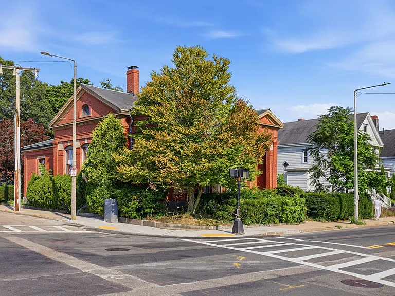 1110 Washington St — Photo 24