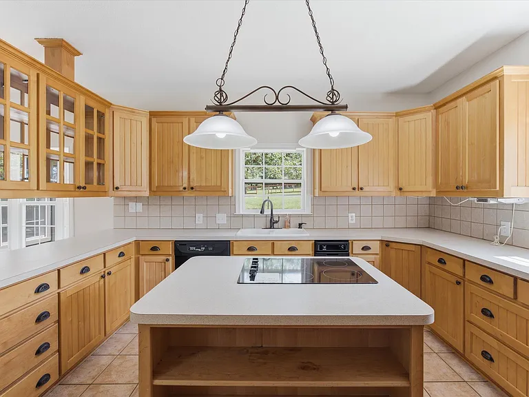 1025 Burchbury Trl — Photo 14