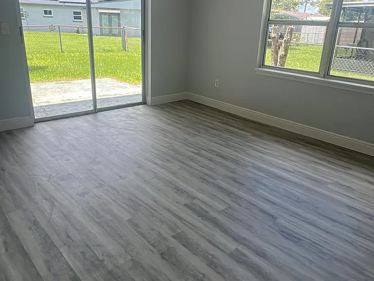 1310 Hobbs Ave — Photo 6
