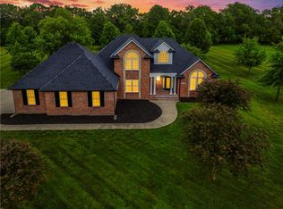 24704 E Woodland Cir, Lees Summit, MO 64086