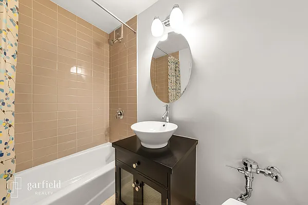 Sold by Garfield Realty  | media 5