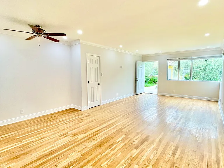 3178 S Barrington Ave #103 — Photo 7