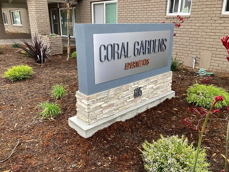 Coral Gardens Apartments — Photo 34