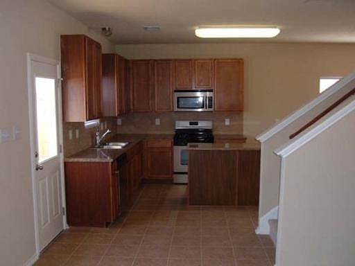 4th image of 1226 Pelican Pl