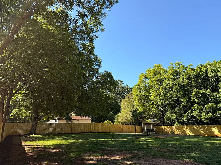 557 Garner St — Photo 4