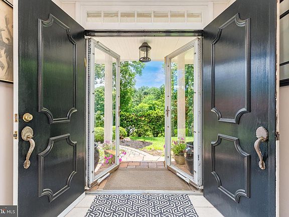 3rd image of 2047 Stone Ridge Ln