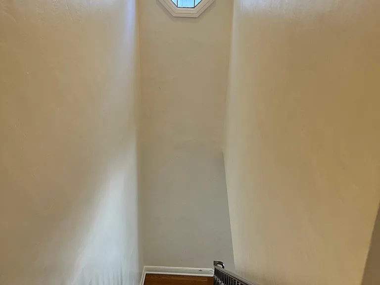 156 S Spalding Dr — Photo 17