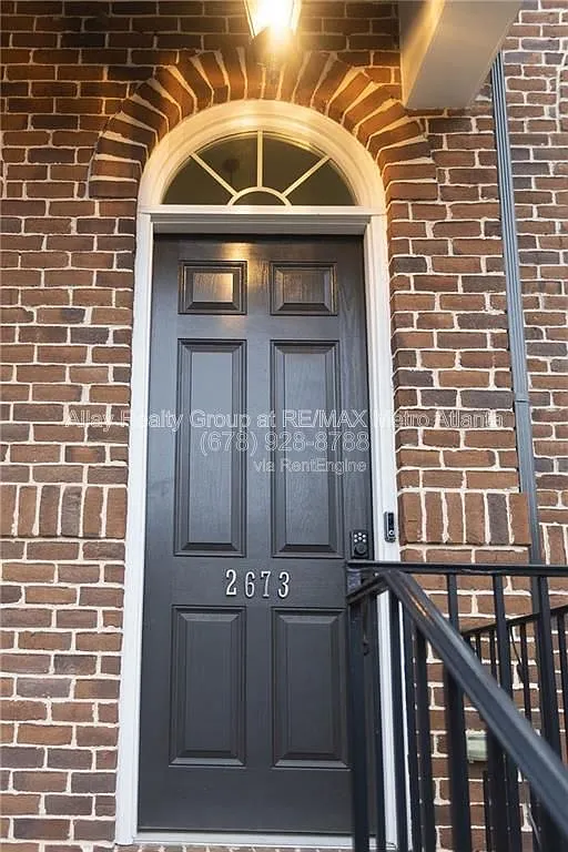 3 bed, 3.5 bath, 2302 sqft, $3,300 — Photo 3