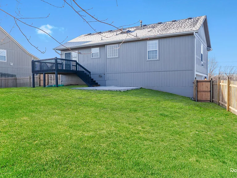1310 Spruce Dr — Photo 15