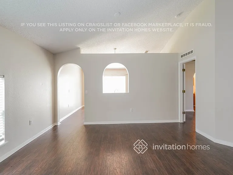 17037 Holmby Ct — Photo 6