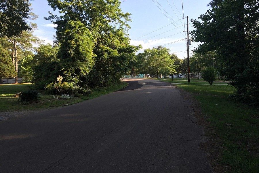 2nd image of 351 Lake Harbor Rd
