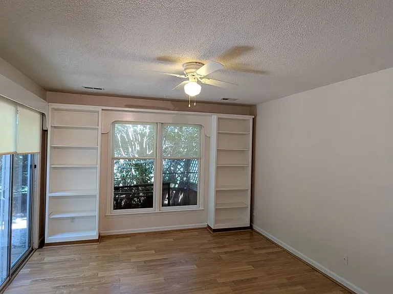 220 Saint Andrews Ln — Photo 24