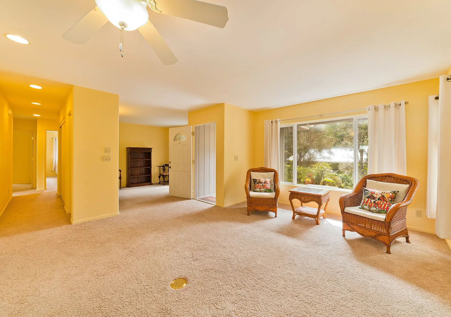 Spacious 4BR Home on the Golf Course Pets Welcome! — Photo 3