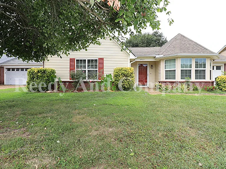5961 Kentwood Dr — Photo 2