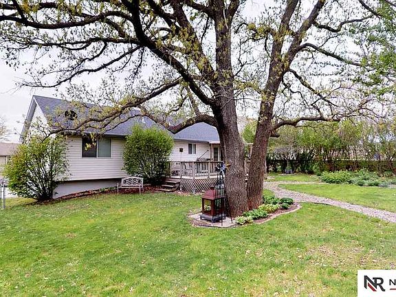4th image of 815 3rd Street Cir