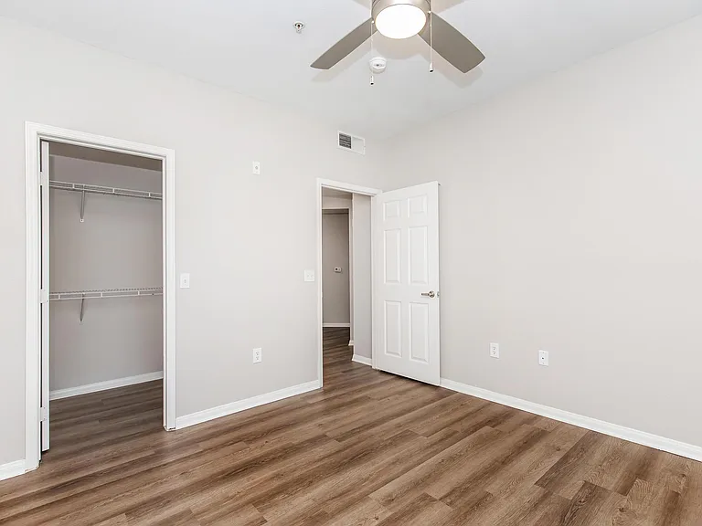 Vista Imperio Apartments — Photo 30