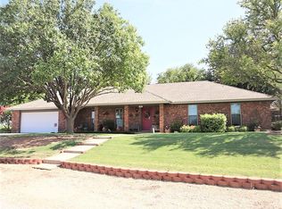 101 Mesquite Ln, Sweetwater, TX 79556