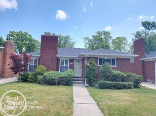 19944 Helen Ave, Harper Woods, MI 48225