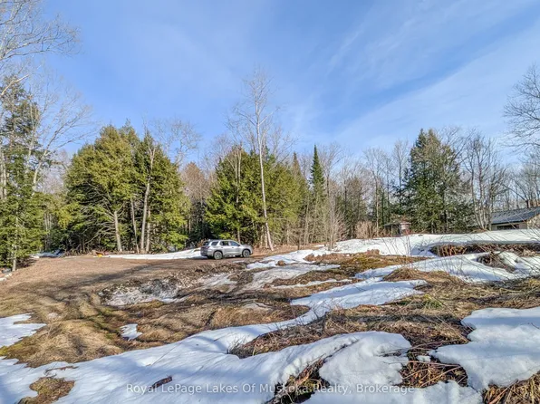1100 Raymond Rd, Muskoka Lakes, ON P0B 1M0