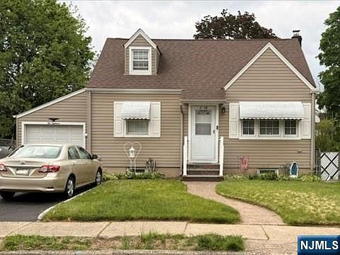 1st image of 2-18 32nd St