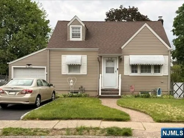 2-18 32nd St, Fair Lawn, NJ 07410