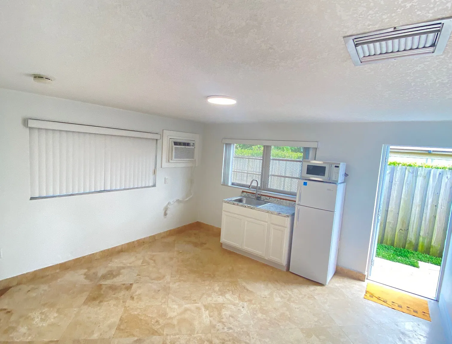 Studio, 336 sqft, $1,400 — Photo 3