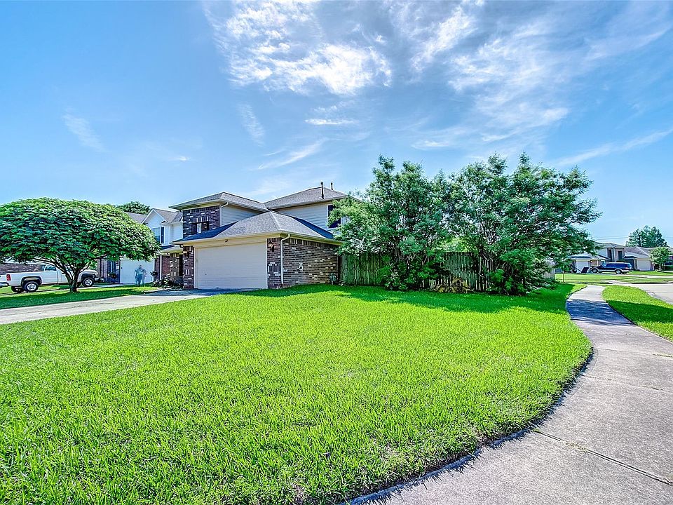 1st image of 102 Seguin Ct