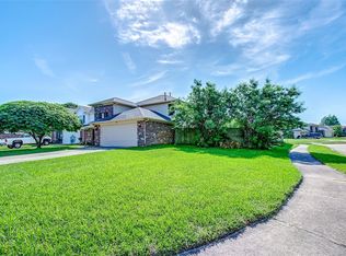 102 Seguin Ct, La Porte, TX 77571